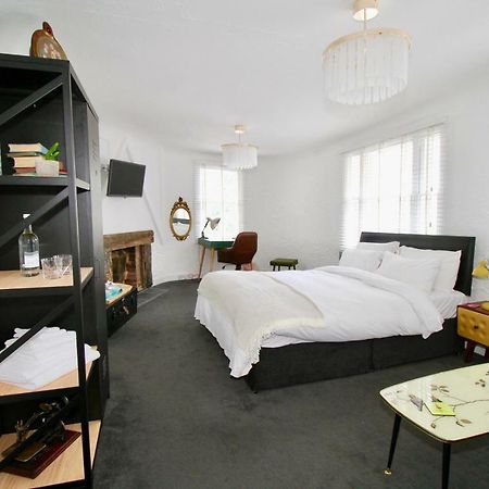 Chequers Inn Баттл Экстерьер фото