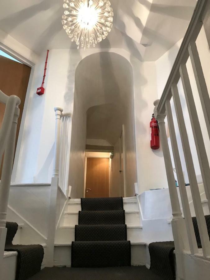 Chequers Inn Баттл Экстерьер фото